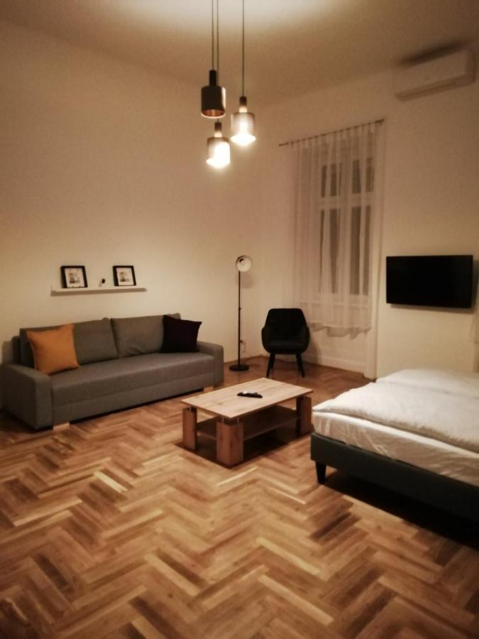 Luxury New Cozy Flat At Dob Street Nearby Gozsdu Court Lejlighed Budapest Eksteriør billede