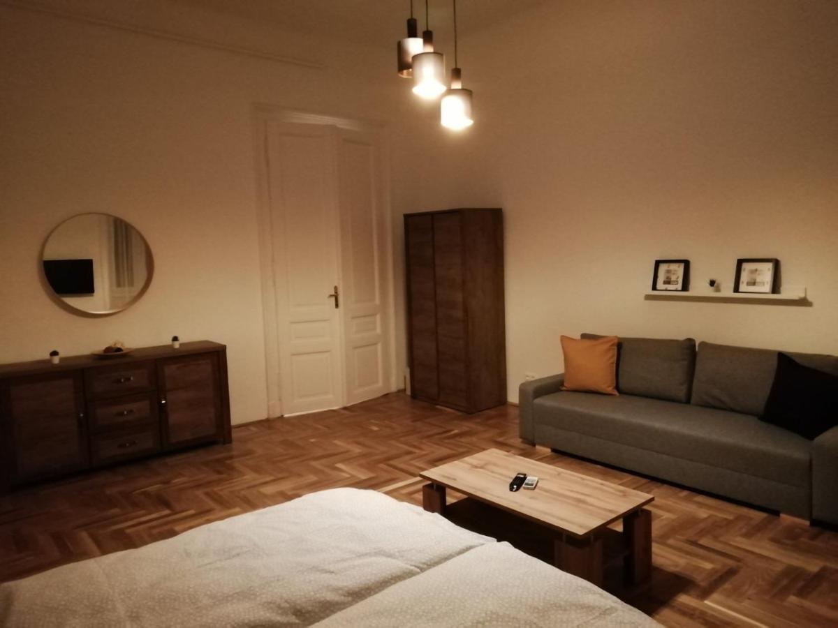 Luxury New Cozy Flat At Dob Street Nearby Gozsdu Court Lejlighed Budapest Eksteriør billede
